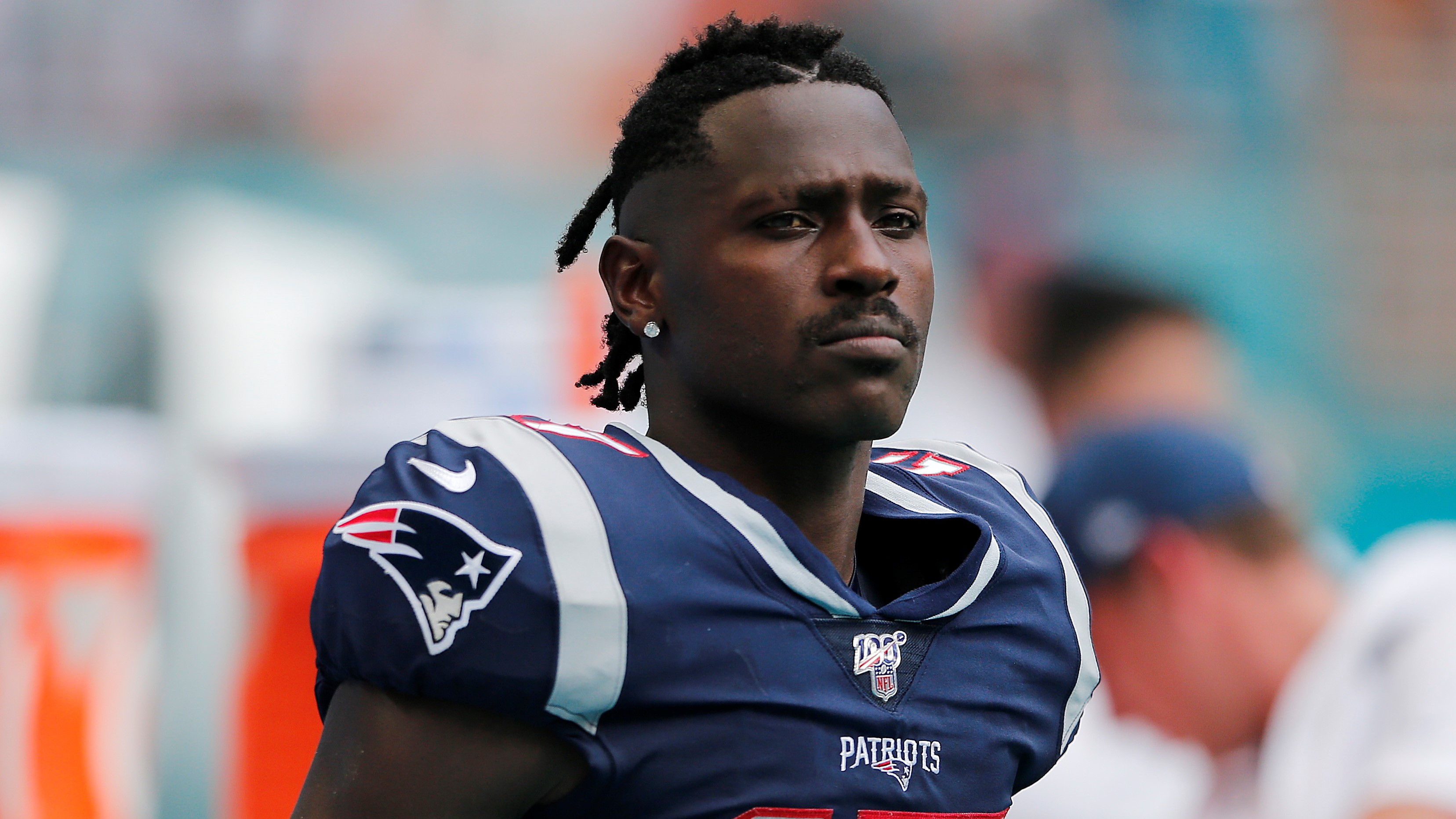 Antonio Brown Officially Signs With The Buccaneers