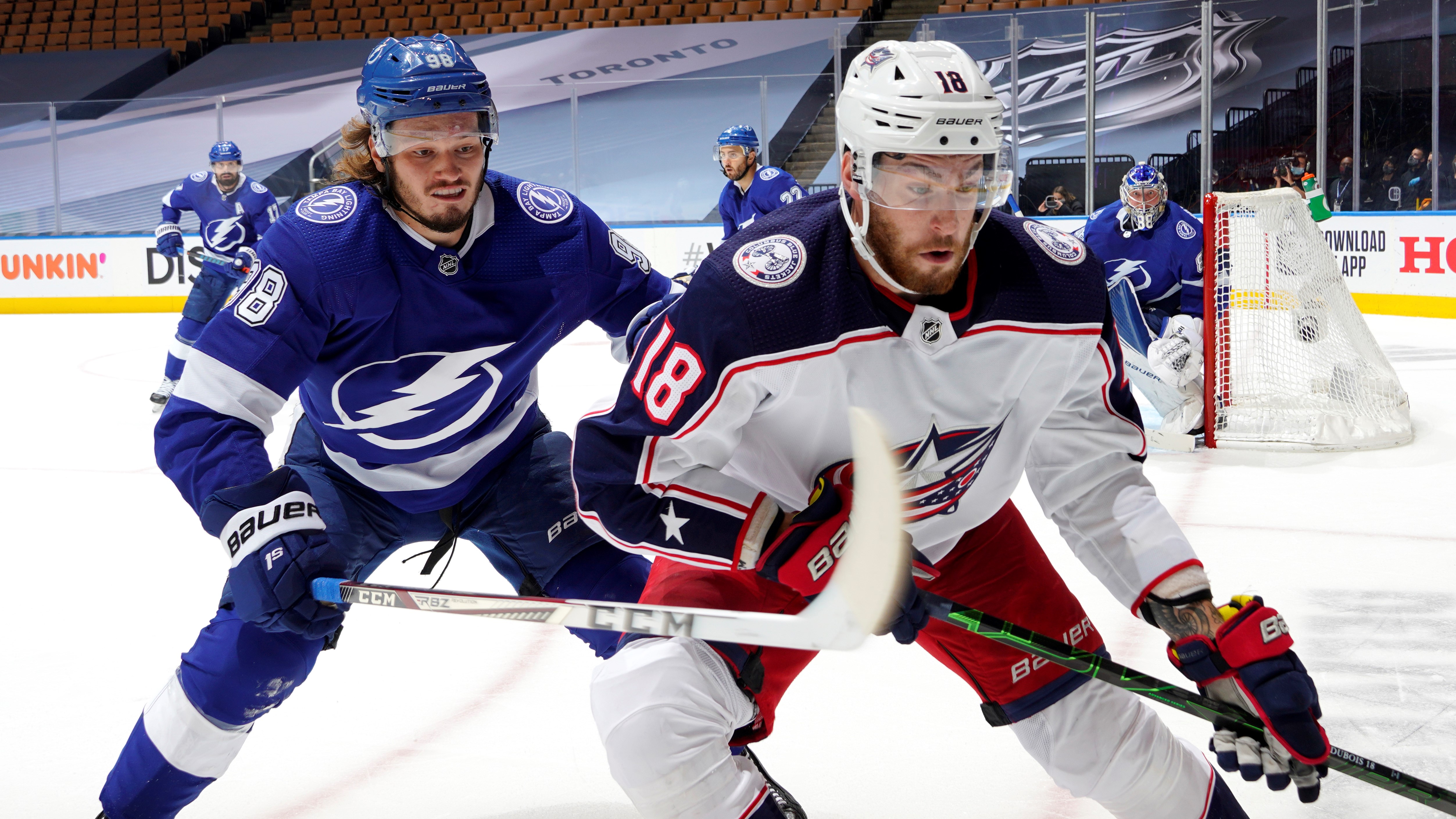 Korpisalo Wennberg Help Blue Jackets Even Series With Lightning