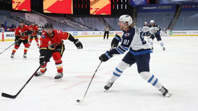 Shorthanded Jets beat Flames in Game 2 