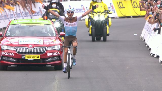 France S Best Hope To Win Tour De France Cracks In Pyrenees